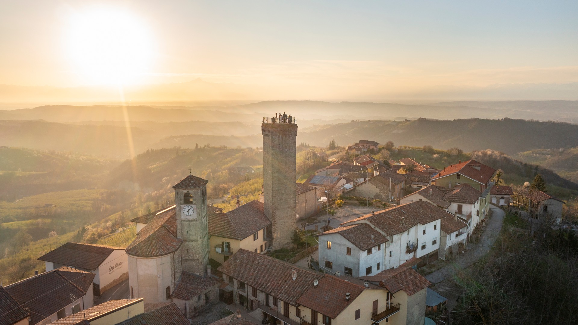 Aperitivo in torre - LoveLanghe